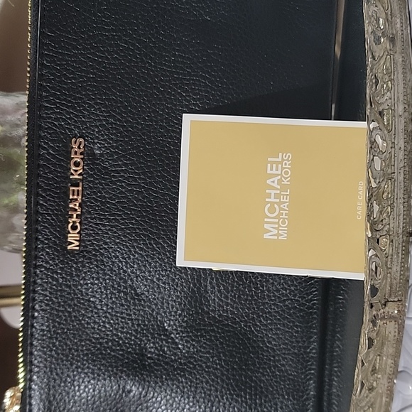 Michael Kors Jet Set Bedford Large Pebbled Leather Clutch Wristlet